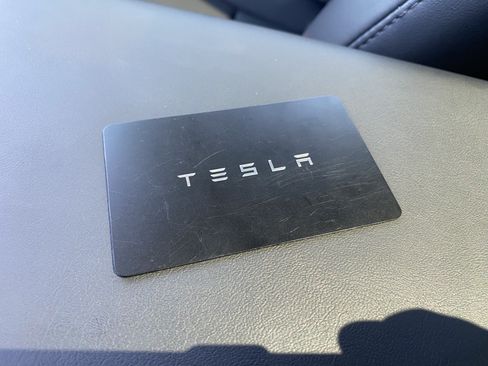 Used 2024 Tesla Model Y Long Range AWD/4WD image 33