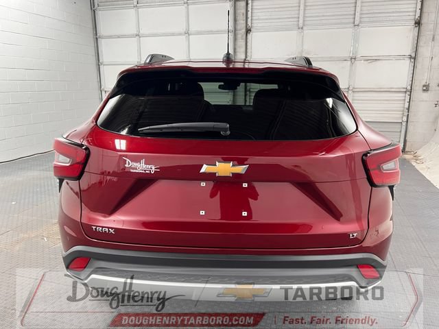 Used 2025 Chevrolet Trax LT w/ LT Convenience Package FWD image 8
