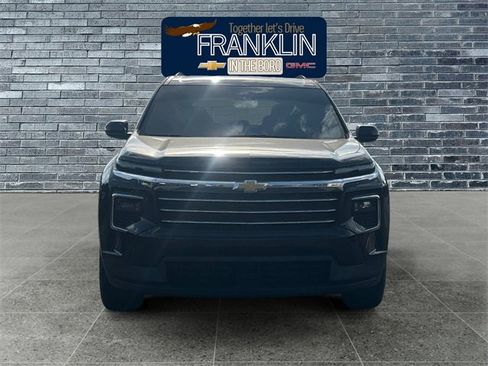 Used 2025 Chevrolet Traverse LT image 8