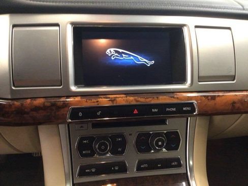 Used 2014 Jaguar XF 3.0 RWD image 19