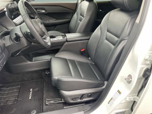 Used 2023 Nissan Rogue SL w/ SL Premium Package image 14