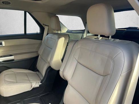 Used 2021 Ford Explorer XLT w/ Equipment Group 202A image 19