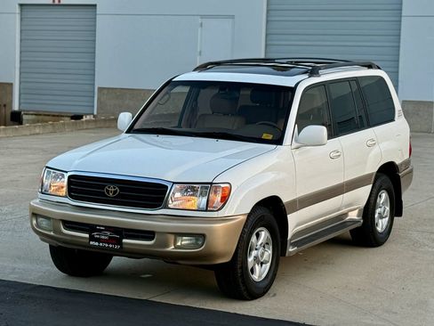 Used 2000 Toyota Land Cruiser w/ Convenience Pkg AWD/4WD image 3