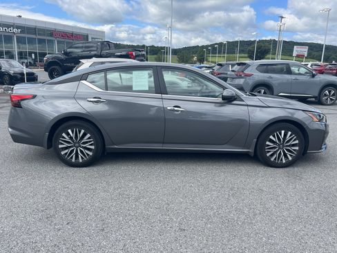Used 2023 Nissan Altima 2.5 SV w/ SV Premium Package AWD/4WD image 2