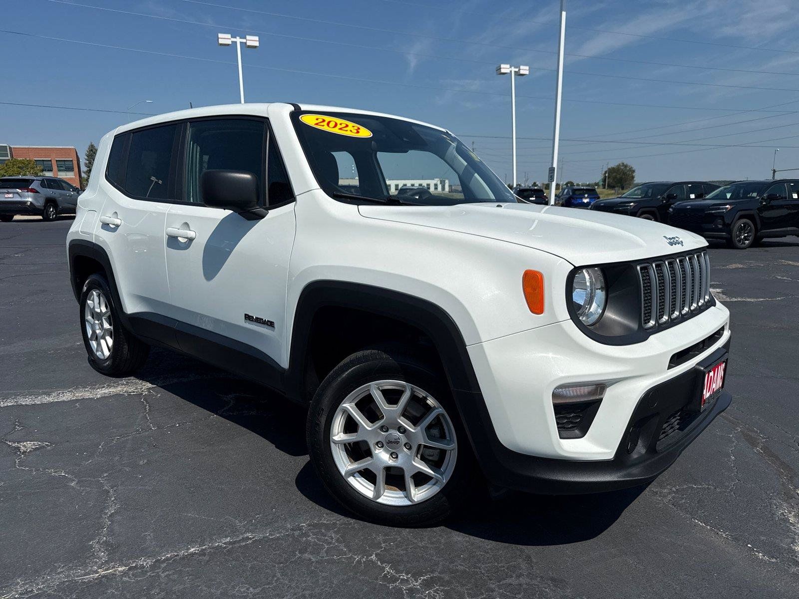 Used 2023 Jeep Renegade Latitude AWD/4WD image 2