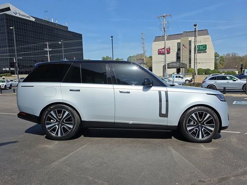 Used 2023 Land Rover Range Rover SE image 6