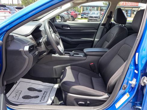 Used 2025 Nissan Altima 2.5 SV FWD image 7
