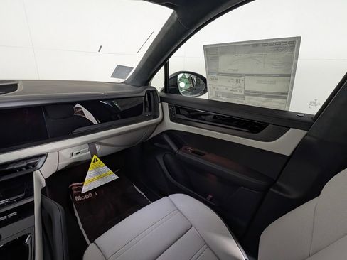 New 2026 Porsche Cayenne GTS image 23