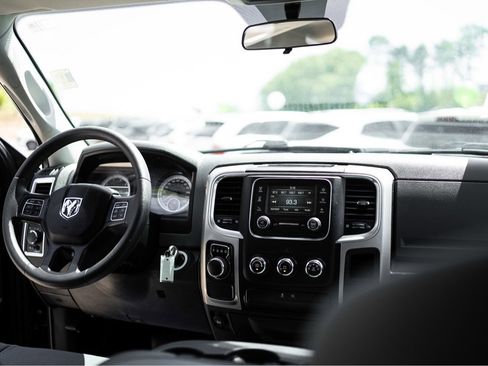 Used 2019 RAM 1500 Classic SLT RWD image 6