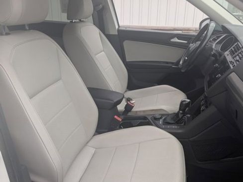 Used 2018 Volkswagen Tiguan SE w/ 3rd Row Seat Package image 36