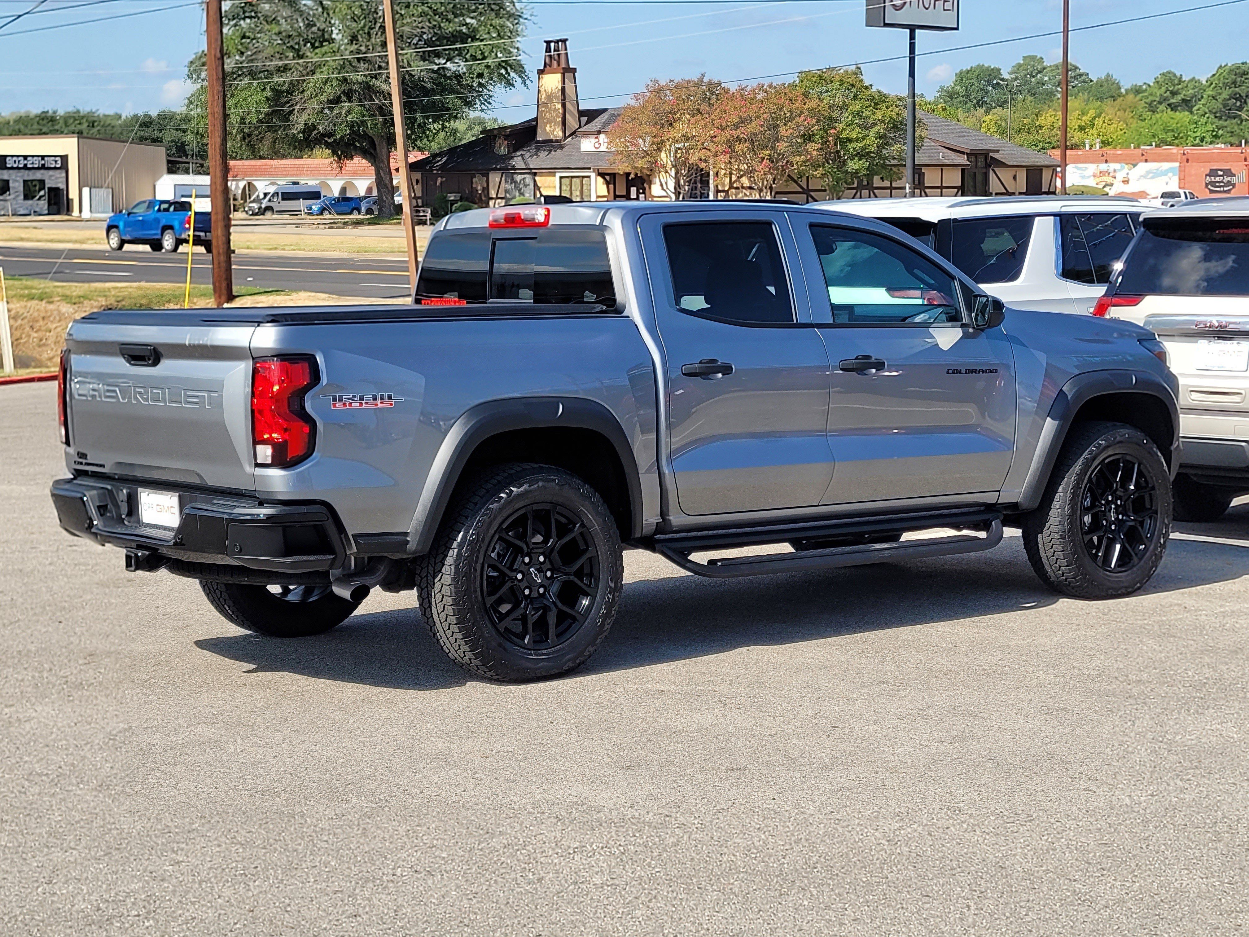 Used 2025 Chevrolet Colorado Trail Boss AWD/4WD image 4