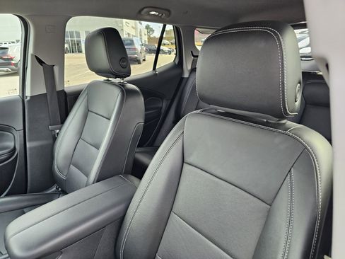 Used 2024 GMC Terrain SLT image 17