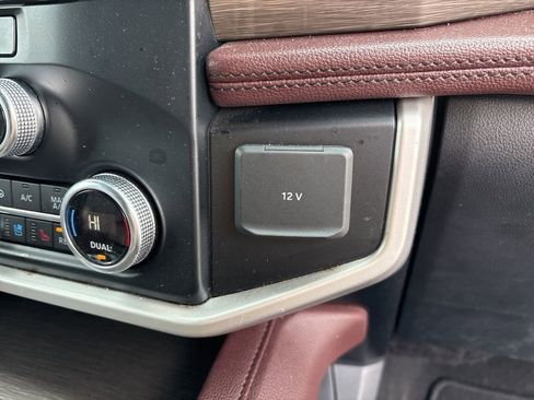 Used 2024 Ford Expedition Limited image 24