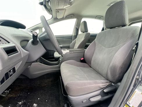 Used 2014 Toyota Prius V Three image 16