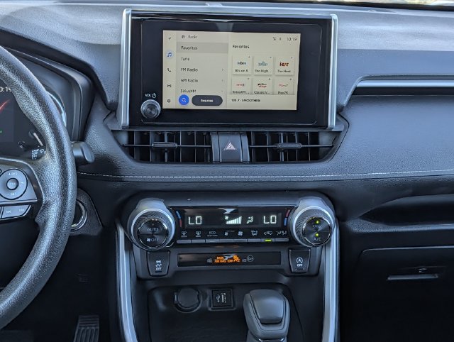 Used 2025 Toyota RAV4 XLE FWD image 15