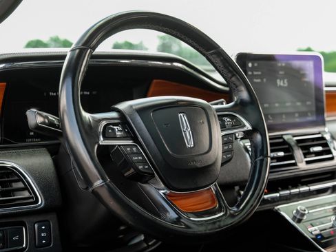 Used 2018 Lincoln Navigator Select AWD/4WD image 20