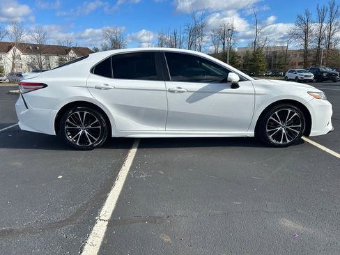 Used 2018 Toyota Camry L image 8