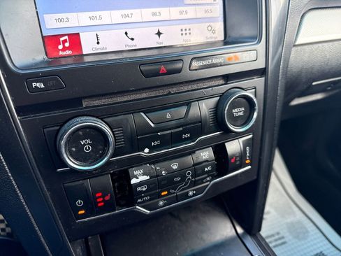 Used 2017 Ford Explorer XLT w/ XLT Technology Feature Bundle image 37