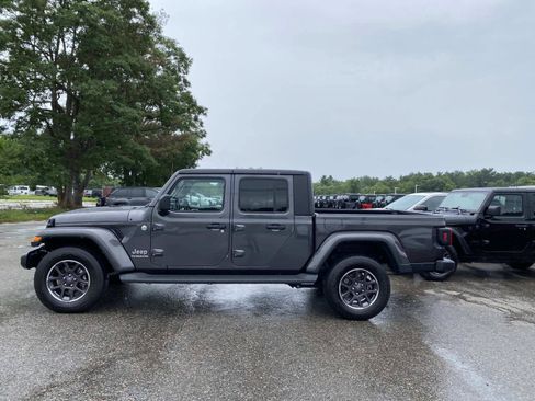 Used 2022 Jeep Gladiator Overland w/ Cold Weather Group AWD/4WD image 8