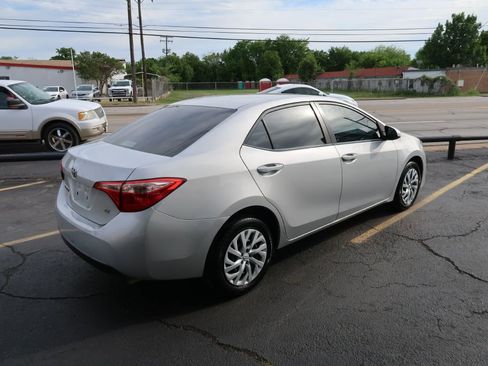 Used 2017 Toyota Corolla LE image 3