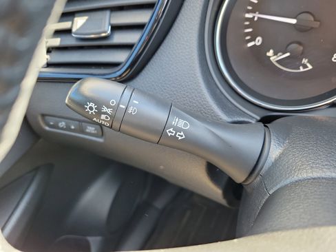 Used 2018 Nissan Rogue SV w/ Premium Package image 29