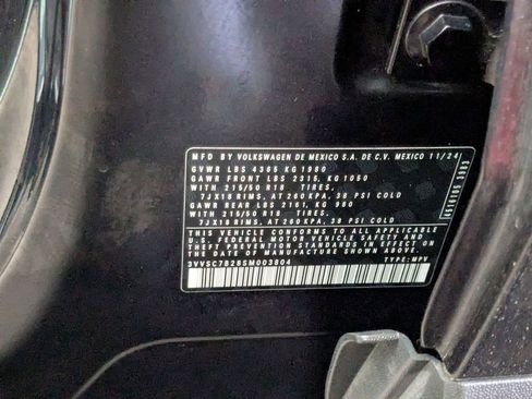 Used 2025 Volkswagen Taos SE image 29