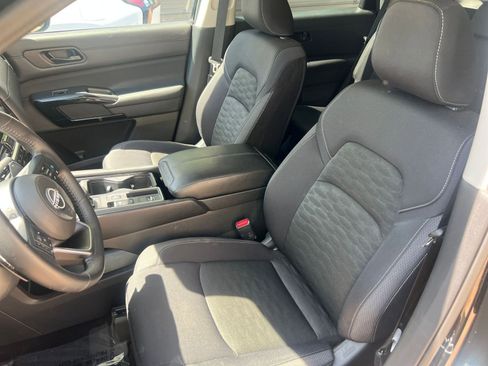 Used 2025 Nissan Pathfinder SV image 25