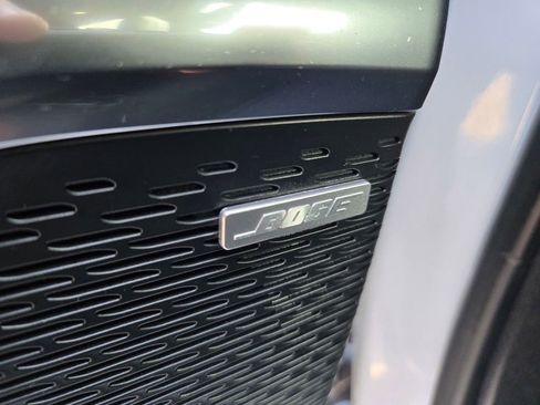 Used 2025 Chevrolet Traverse RS image 38