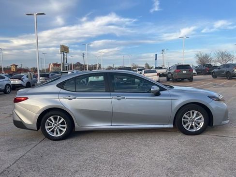 Used 2025 Toyota Camry LE image 4