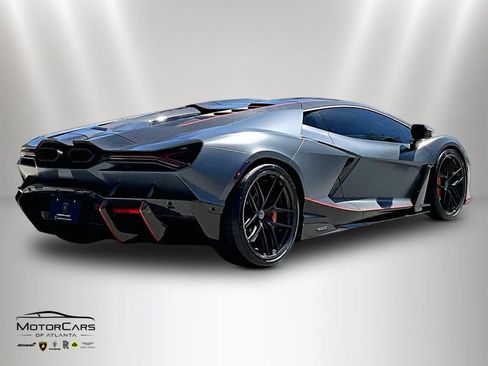 Used 2025 Lamborghini Revuelto image 9