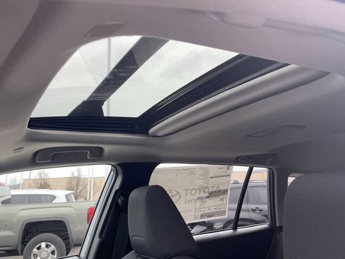 Used 2023 Toyota Corolla Cross LE image 28