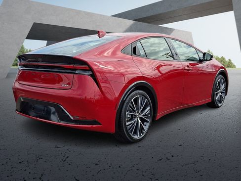 Used 2025 Toyota Prius XLE image 6