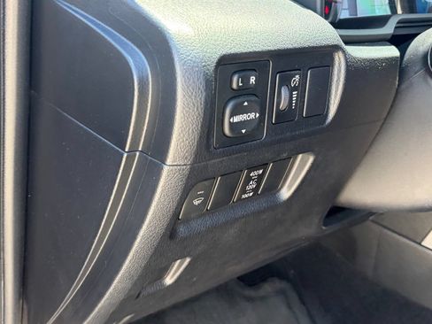 Used 2017 Toyota 4Runner SR5 AWD/4WD image 7