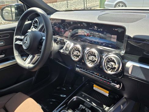 New 2026 Mercedes-Benz GLB 250 4MATIC image 10