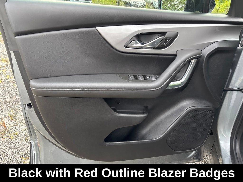 Used 2025 Chevrolet Blazer LT w/ Redline Edition FWD image 11