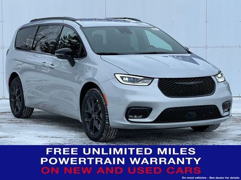 New 2026 Chrysler Pacifica Select w/ S Appearance Package image 1