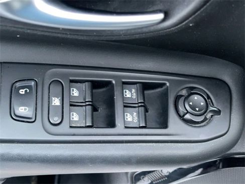 Used 2016 Jeep Renegade Latitude image 15