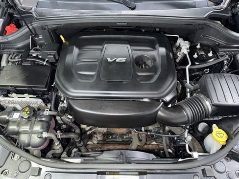 Used 2019 Jeep Grand Cherokee Laredo AWD/4WD image 8