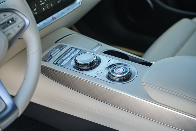Used 2025 Genesis Electrified GV70 AWD/4WD image 25
