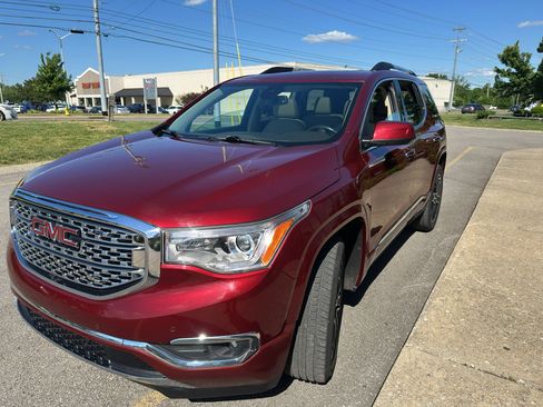 Used 2018 GMC Acadia Denali w/ Technology Package FWD image 9