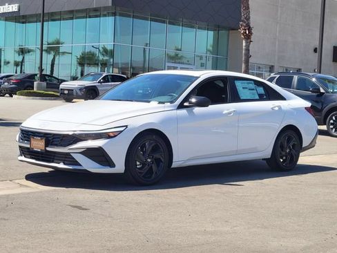 New 2026 Hyundai Elantra SEL Sport FWD image 2