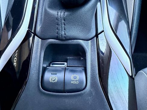 Used 2021 Toyota Corolla LE FWD image 40