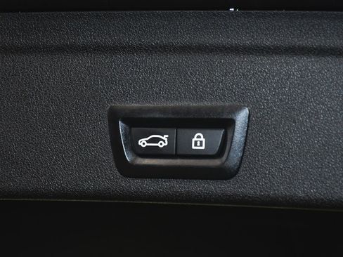 Used 2022 BMW X6 xDrive40i w/ Executive Package image 72