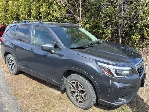 Used 2021 Subaru Forester Premium image 1