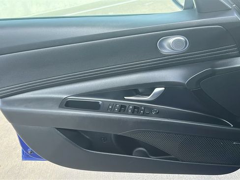 Used 2025 Hyundai Elantra Limited FWD image 20