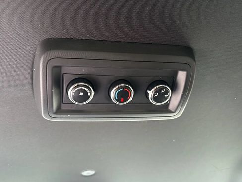 Used 2019 Dodge Grand Caravan SE FWD image 34