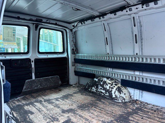 Used 2019 Chevrolet Express 2500 RWD image 20