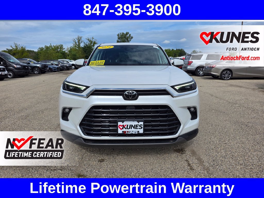 Used 2024 Toyota Grand Highlander AWD image 2