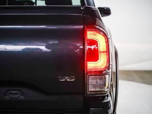 Certified 2021 Toyota Tacoma TRD Off-Road image 9