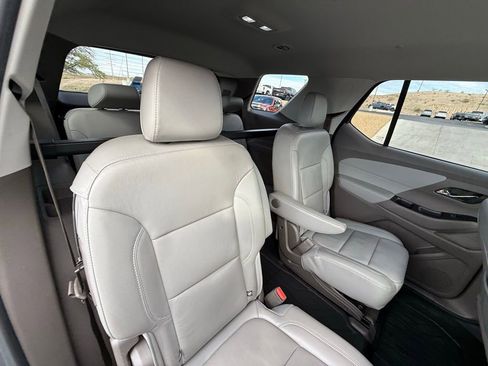 Used 2018 Chevrolet Traverse LT image 17